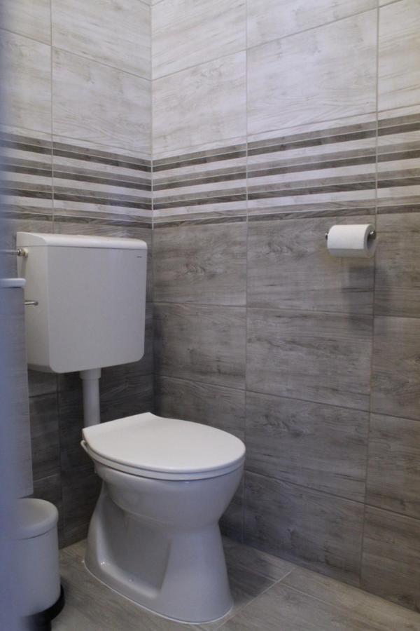 Altair Airport Apartman 베체스 외부 사진