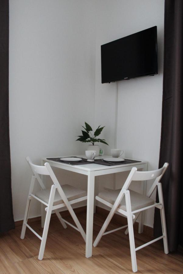 Altair Airport Apartman 베체스 외부 사진